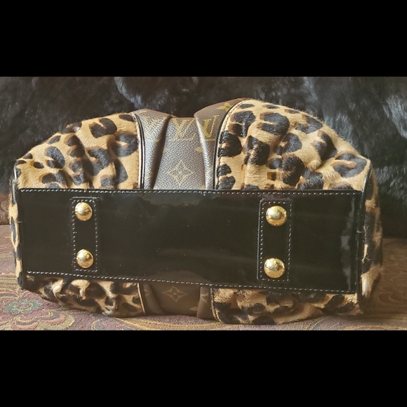 A Collector’s Dream! Limited Edition Louis Vuitton Rare tribute exotic bag fur - Picture 8 of 16